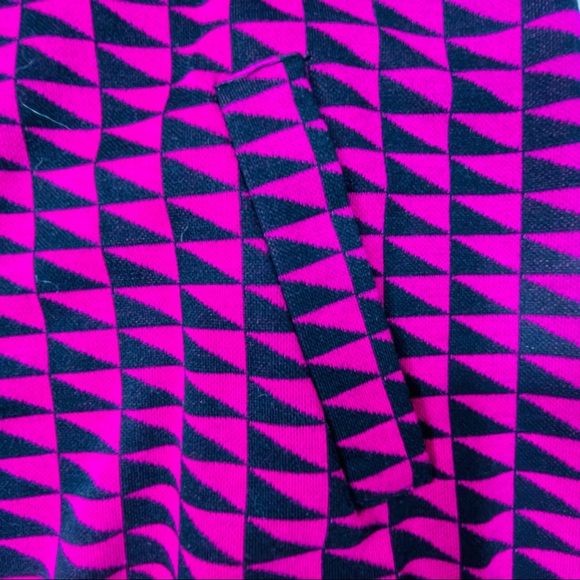 Tyler Boë Pink and Black Geo Print Knit Shift Dress Size Medium - Picture 4 of 12